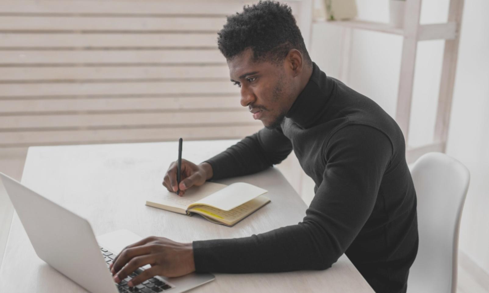 Collaborative learning environment for financial forecasting